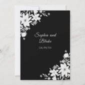Romantic White Flowers Floral Black Wedding 招待状 (裏面)