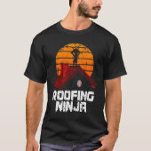 Roofer Roofing Ninja Contractor Tシャツ (正面)