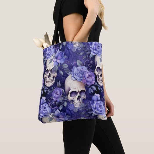 Rosas violetas con calaveras トートバッグ (クローズアップ)