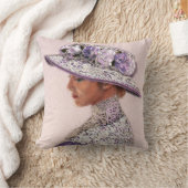 Rose Hat装飾用クッションのラベンダーのレースのビクトリアンな女性 クッション (ブランケット)