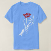 Rose Skeleton Hand Flower Goth Gothic Aesthetic Tシャツ (デザイン正面)
