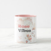 Rose Vibes – 美しい花のモチーフ マグカップ (中央)