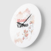 Rose Vibes – Aesthetic Floral Mood ラージ壁時計 (傾斜)