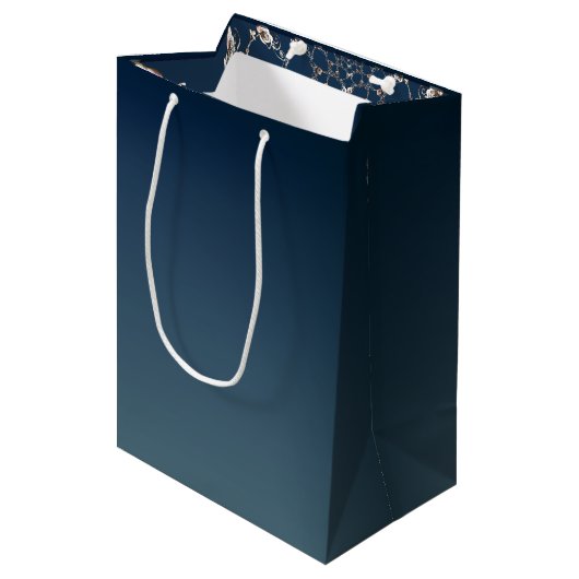 Rose Web on Gradient Blue Gift Bag ミディアムペーパーバッグ (正面アングル)