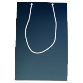 Rose Web on Gradient Blue Gift Bag ミディアムペーパーバッグ (裏面)