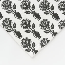 Roses Eyes フリースブランケット