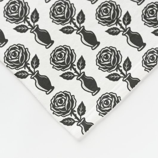 Roses Eyes フリースブランケット (角)