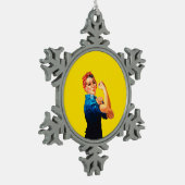 Rosieリベッターのレトロのデザインのスタイル スノーフレークピューターオーナメント (左)