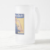 Rosie the Riveter：強い女性の女性のエンパワーメント フロストグラスビールジョッキ (正面右)