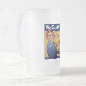 Rosie the Riveter：強い女性の女性のエンパワーメント フロストグラスビールジョッキ (正面左)
