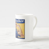 Rosie the Riveter：強い女性の女性のエンパワーメント ボーンチャイナマグカップ (正面右)