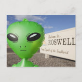 Roswellへのウェルカムサインイン付き膨張可能エイリアン ポストカード (正面)