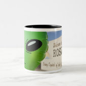 Roswellへの歓迎を用いる膨脹可能なエイリアンは署名します ツートーンマグカップ (中央)