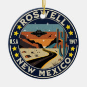 Roswell New Mexico Retro UFO Terrain セラミックオーナメント (正面)