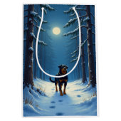 Rottweiler Starry Forest Hike Christmas Painting ミディアムペーパーバッグ (正面)