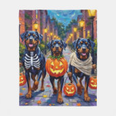 Rottweiler Trick-or-Treating In Halloween Costumes フリースブランケット (正面)