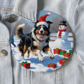 Rough Collie Running in Snow with Christmas Hat 缶バッジ (インサイチュ)