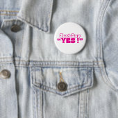 Round Button : Just Yes (white-magenta) 缶バッジ (インサイチュ)