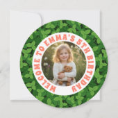 Round Custom Photo & Leaf Birthday Invitation シーズンカード (正面)