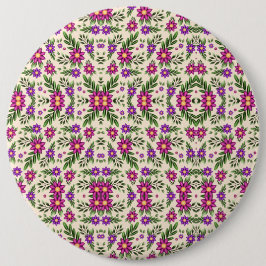 Round floral pattern with intricate purple  缶バッジ