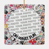 Round in Squareフレームのフラワーパワー2 +あなたの写真 セラミックオーナメント (裏面)