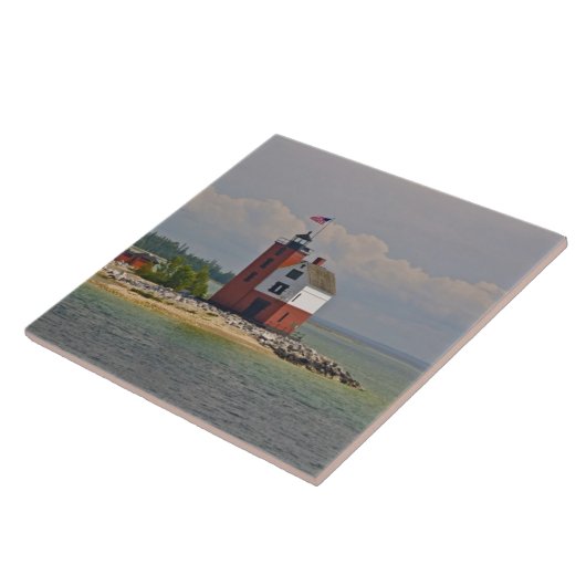 Round Island Light Stationのビュー。 タイル (側面)