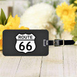 Route 66サインまたはカスタム写真パーソナライズされた ラゲッジタグ<br><div class="desc">写真をアップロードし、名前と情報を追連絡加し、簡単に荷物タグを作パーソナライズされた成する。クリックカスタマイズ背景色を変更する。他のZazzle製品でこのデザインを転送し、Zazzle項目の大部分に適合するように調整することができる。標準のStudioデザインは、プロフェッショナルプリント用の高解像度ベクトルグラフィックスで作成される。Standard Studioのデザインとストップのデザインを選んでありがとう。</div>