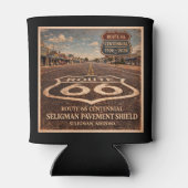 Route 66 Centennial Seligman Pavement Refreshment 缶クーラー (裏面)