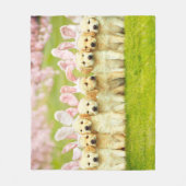 Row of Puppy Bunnies フリースブランケット (正面)