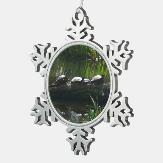 Row of Turtlesグリーン自然写真 スノーフレークピューターオーナメント (右)