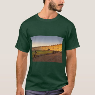 Royal Crescent Bath bathed in honey coloured golde Tシャツ