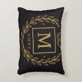 "Royal NMKY Emblem – Monogram M Crest Design" アクセントクッション (正面(垂直))