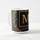 "Royal NMKY Emblem – Monogram M Crest Design" コーヒーマグカップ (正面左)