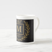 "Royal NMKY Emblem – Monogram M Crest Design" ボーンチャイナマグカップ (正面右)