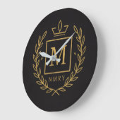 "Royal NMKY Emblem – Monogram M Crest Design" ラージ壁時計 (傾斜)