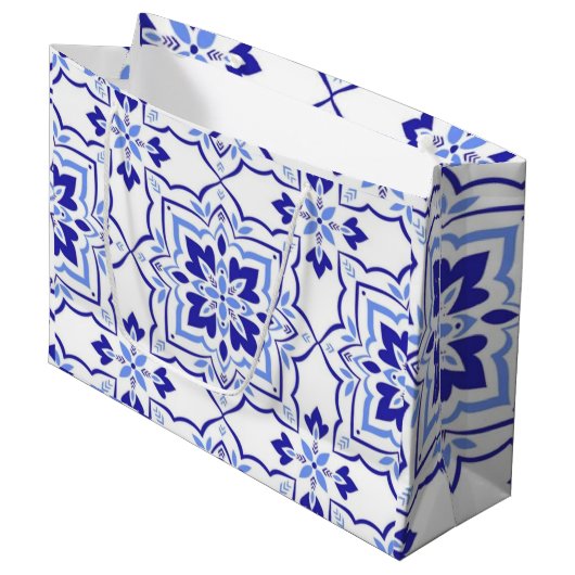 Royal Sapphire Elegant Blue Floral Mosaic ラージペーパーバッグ (正面アングル)