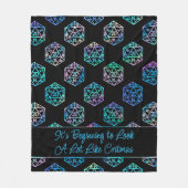 RPGクリスマス | ホロファンタジーテーブルトップゲーマーサイコロ フリースブランケット (正面)