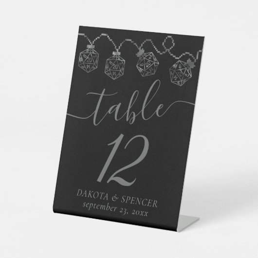 RPGライト | ファンタジーレトロテーブルトップPnPゲーマーサイコロ 台座サイン (正面)