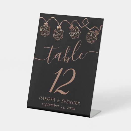 RPGライト | 銅ファンタジー卓上ゲーマーサイコロ 台座サイン (正面)