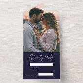 RSVPとエレガントモダンのダーク結婚ネイビーの写真 オールインワン招待状 (内側)