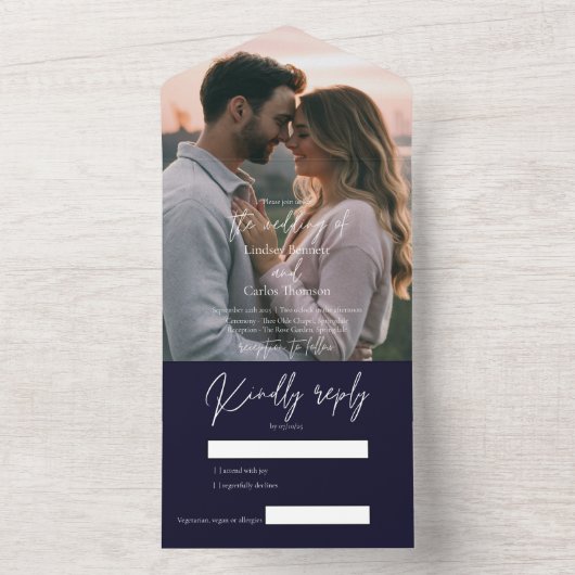 RSVPとエレガントモダンのダーク結婚ネイビーの写真 オールインワン招待状 (内側)