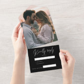 RSVPとエレガントモダンの結婚黒い写真 オールインワン招待状 (貼ってはがせる)