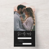 RSVPとエレガントモダンの結婚黒い写真 オールインワン招待状 (内側)