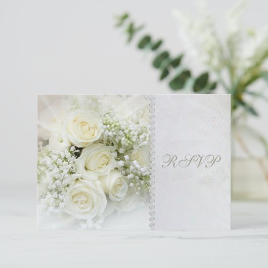 RSVPの招待状を結婚している豪華な白いバラ 出欠カード (スタンド正面)