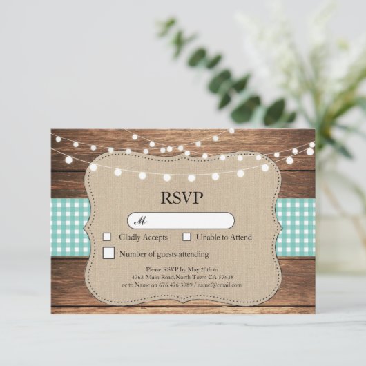 RSVPの結婚式のティール（緑がかった色）の点検の木製ライトは招待を梳きます 出欠カード (スタンド正面)