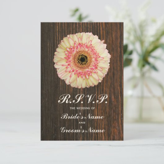 RSVPを結婚しているガーベラのデイジー及びBarnwood 出欠カード (スタンド正面)
