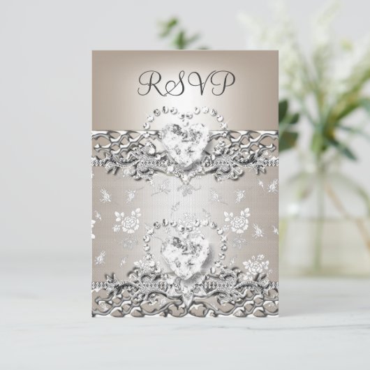 RSVPエレガントなウェディングシルバークリームダイヤモンドハート 出欠カード (スタンド正面)