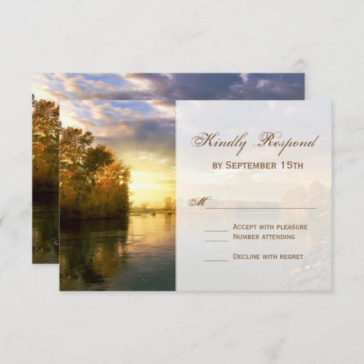 RSVPカードを結婚する秋の秋の木の川の日没 出欠カード (正面/裏面)