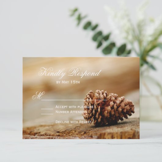 RSVPカードを結婚する素朴な国のマツ円錐形 出欠カード (スタンド正面)