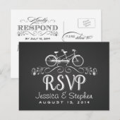 RSVPタンデム自転車で2つのChalkboard応答 インビテーションポストカード (正面/裏面)